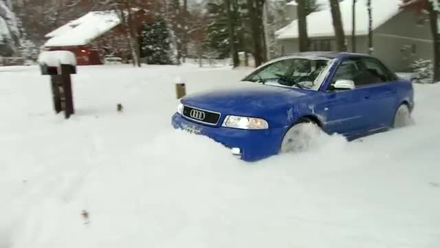Audi S4 Quattro срещу пресния сняг !
