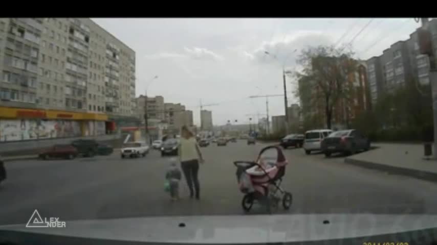 Мамо , къде гледаш ? - компилация