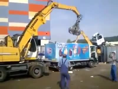 Тези се заядоха с грешния човек, но определено си намериха майстора!