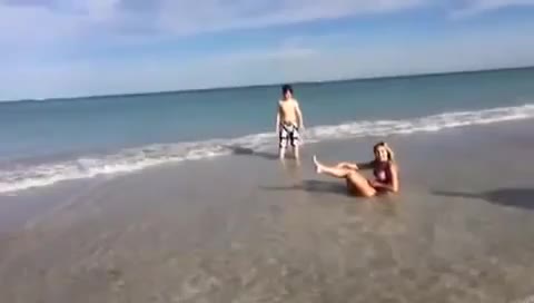 Внимавай с бикините си на плажа