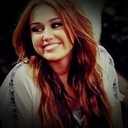 selena_gomez_pink