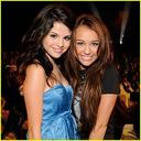 selena_miley_love