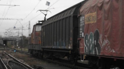 61 019 с товарен влак малко след София-север.