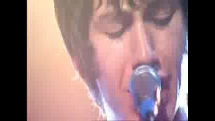 Arctic Monkeys - Brianstorm (Live Jools Holland)