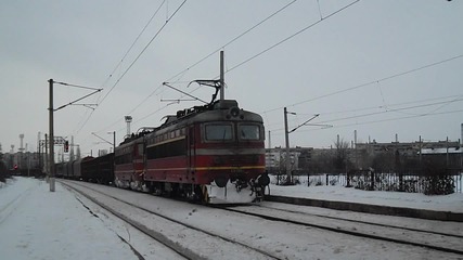 Товарен влак с двойна тяга
