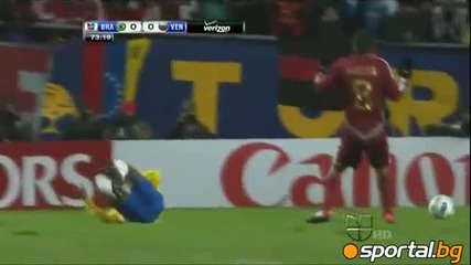 Куче нахлу на терена на Бразилия - Венецуела 0:0