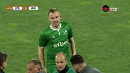 Ненужната радост на Моци го изгони от мача с Левски