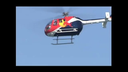 Red Bull Helicopter прави задно салто