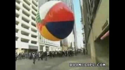 Една Доста Едра Топка