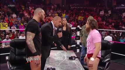 Daniel Brayan и Randy Orton подписват договора за титлата na федерацията на Ад в Клетка - Raw 21/13