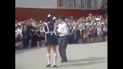 Ето как руски ученици празнуват последният учебен ден