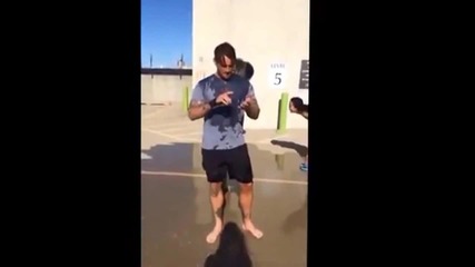 Aj Lee залива с ледена вода Cm Punk ( Ice Bucket Challenge )