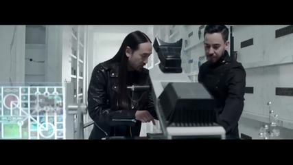 ♫ Steve Aoki feat. Linkin Park - Darker Than Blood ( Official Video) превод & текст