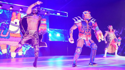 Lucha House Party dazzle against local competitors: Raw, May 6, 2019