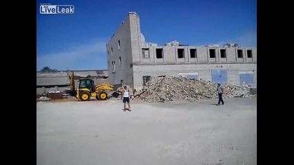 опасно събаряне на сграда