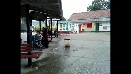Чакане на автобус във В. Търново 