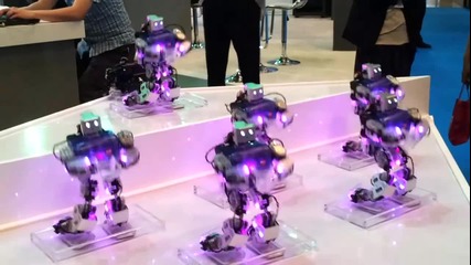 Роботи танцуват на Gangnam style