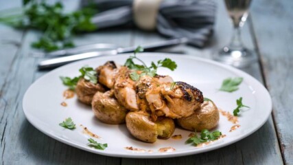 Пилешко филе със запечени картофи и барбекю сос | Бон Апети | 24Kitchen Bulgaria