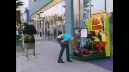 Секси момичета по прашки-скрита камера