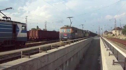 Товарен влак на Бжк с локомотиви 87 006 и 87 003