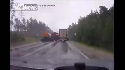 Катастрофа между камион и цистерна