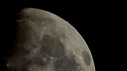 Луната всъщност била холограма!