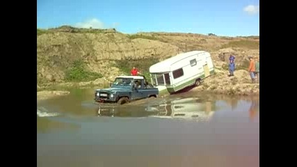 Land Rover Defender 90 offroad