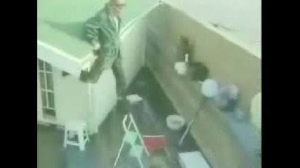 Падане От Покрив