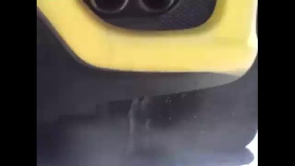 Пичага къса гумите на Ferrari 360 Modena с Burnout 