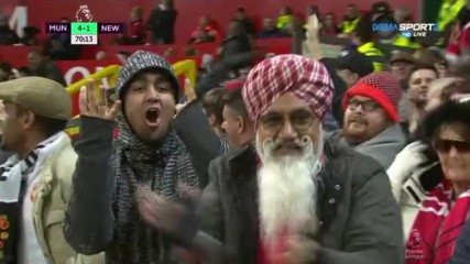 Колоритни фенове се радват на гола на Лукаку