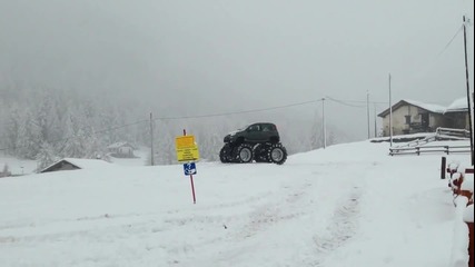 Идеално за нашите пътища (панда с гуми от трактор) 720p