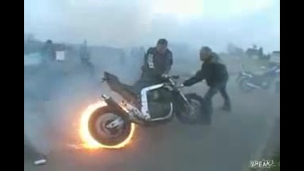 Burnout с мотор изпели гумата!!!