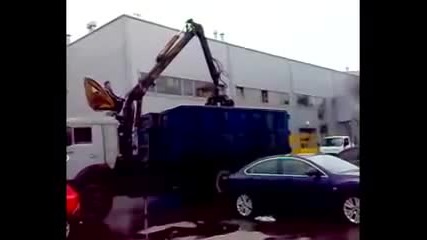Така се отстраняват неправилно паркирани коли в Русия