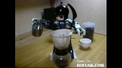 Робот приготвя кафе!