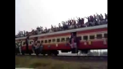 Знаете ли колко индийци могат да се съберат в един влак Доста повече от колкото в един китайки влак!