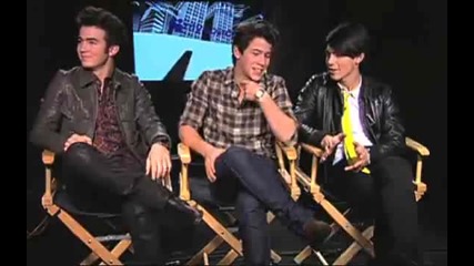 Jonas Brothers interview eachother!