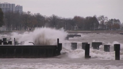 Огромни вълни след урагана санди (мичиган)(то направо море)