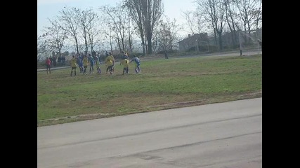 Веселин Роналдото зад топката :d 