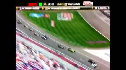 Dan Wheldon's Загива в катастрофа в ,която участват 15 състезателя