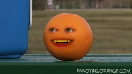 Досадния Портокал се гаври със футболна топка xd 