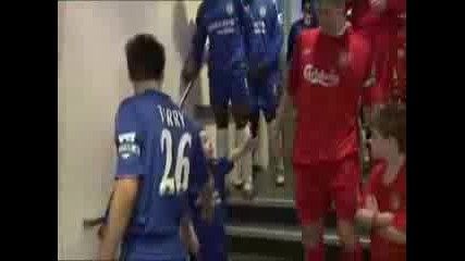 St Gerrard Раздава Шамарчета