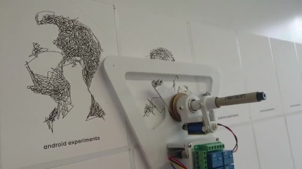 Робот рисува портрети по селфи