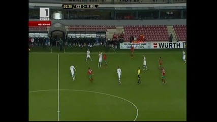 Владимир Гаджев се чуди къде е топката в мача Чехия - България