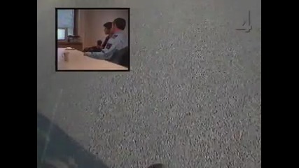 Този се гаври яко с полицайте 