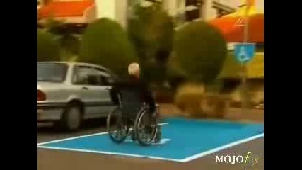 Смешно Паркиране На Инвалидна Количка