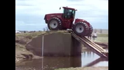Трактор чупи мост !!!!!