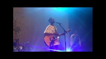 B.o.b. изпълнява Generation Lost и No Mans Land *на живо* 