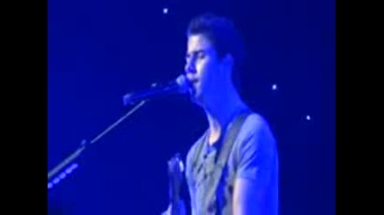 Jonas Brothers Thinking About You cover at Jingle Ball