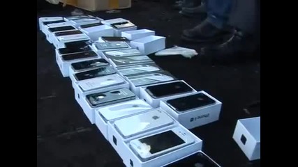 Трошене на 127 бройки iphone реплики с булдозер