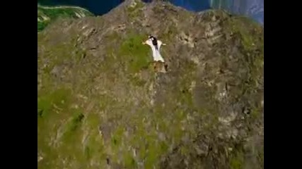 Extreme Base Jumping in Wingsuits